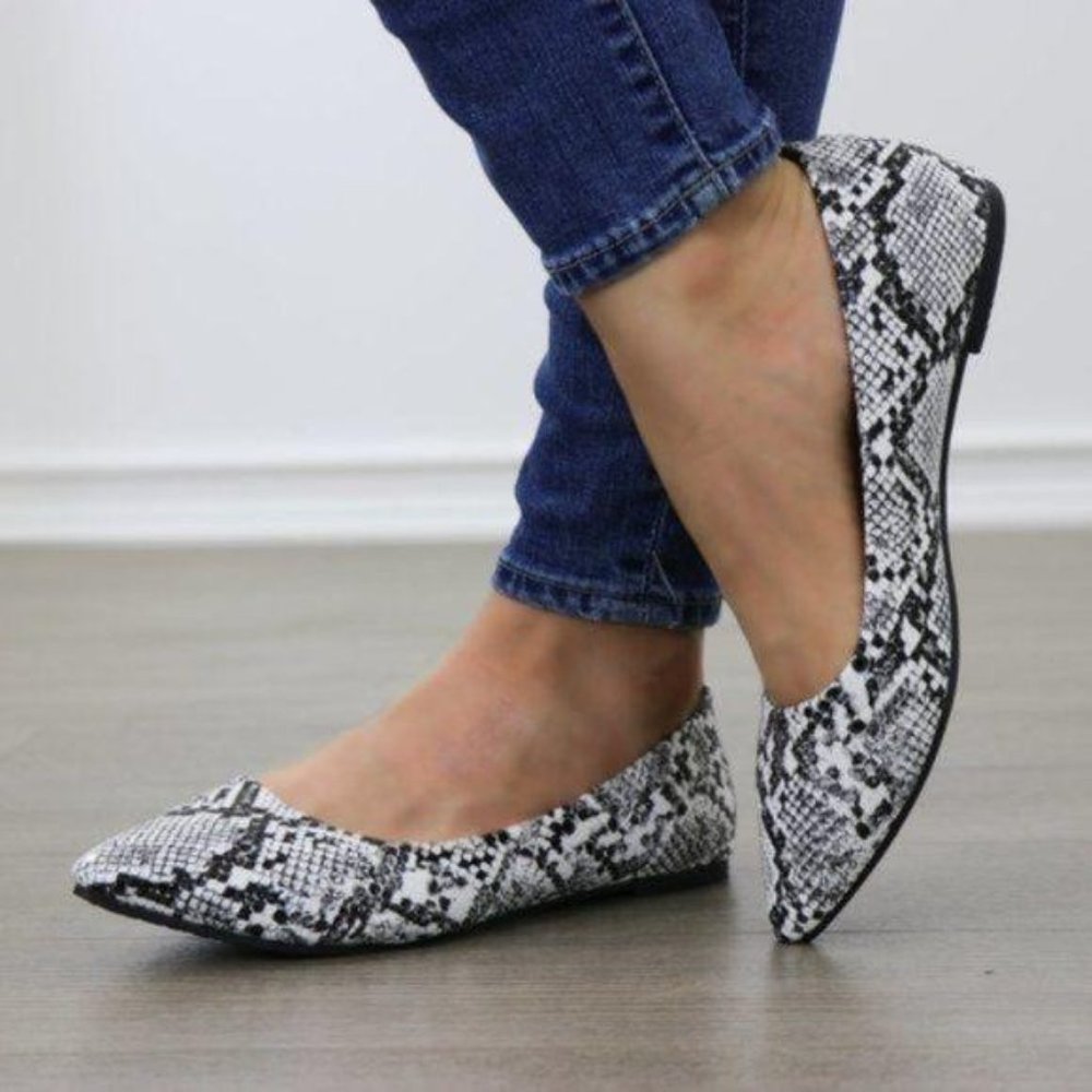 Python Snake Print Pointy Toe Flat Shoes - Picture 6 of 9
